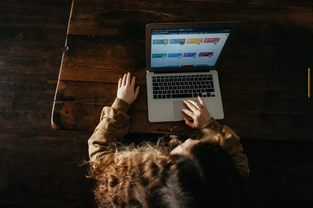 How to Set Up Space on Your Laptop and Stop Being Distracted